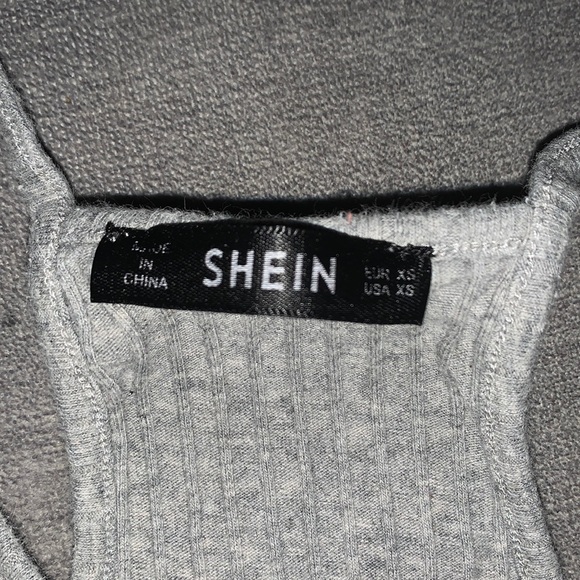 Shein crop top - Picture 3 of 3